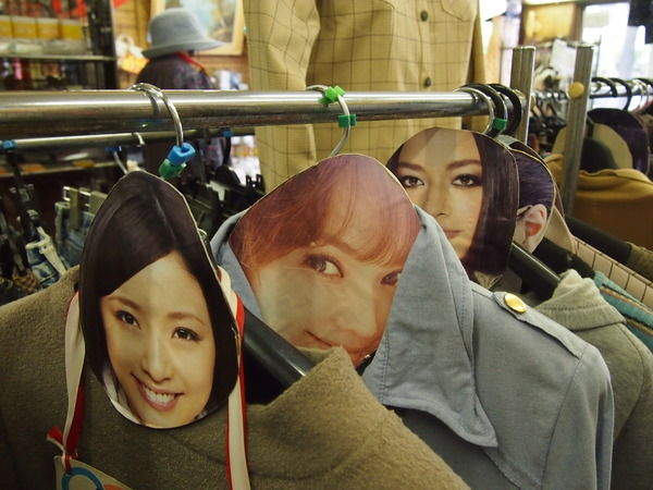 《顏面衣架大爆滿》中川一番館真是一間有趣的特色服飾店