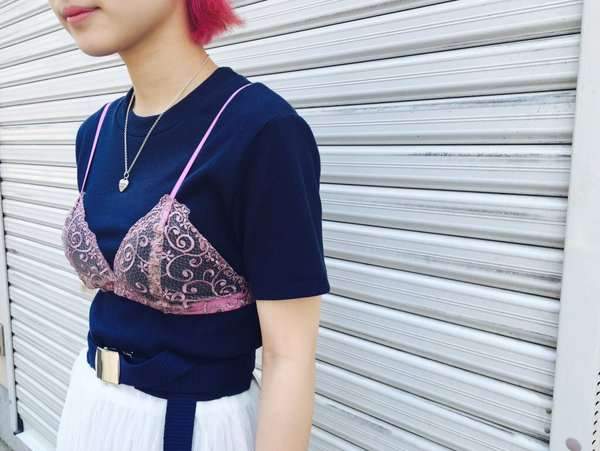 《胸罩外穿》櫻花妹最新時尚是把情趣內衣穿上街 《胸罩外穿》櫻花妹最新時尚是把情趣內衣穿上街