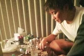 《成宮寬貴吸毒疑惑》網友解密白色粉末的真相其實是知育菓子!? 《成宮寬貴吸毒疑惑》網友解密白色粉末的真相其實是知育菓子!?
