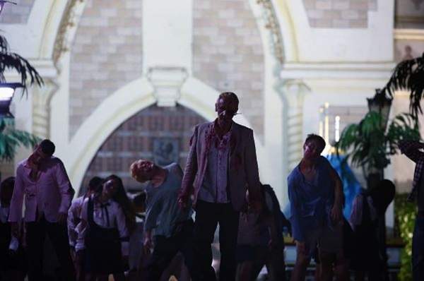 韓國樂天世界期間限定《殭屍島》一入夜樂園滿滿尖叫聲...... 韓國樂天世界期間限定《殭屍島》一入夜樂園滿滿尖叫聲......