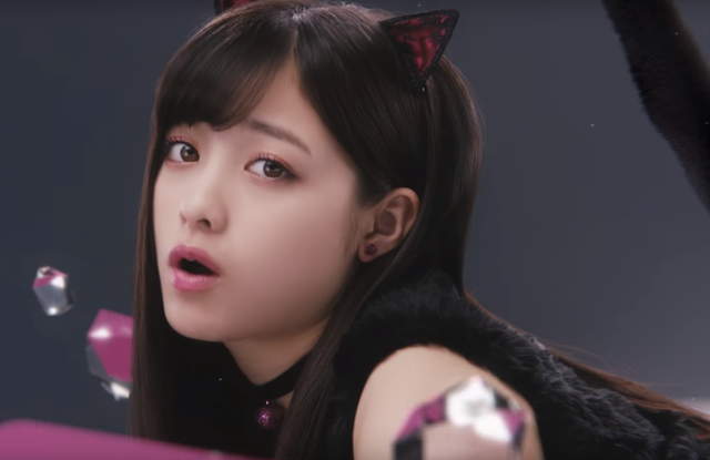 貓耳黑絲翹屁股《橋本環奈化身性感小騷貓》粉絲：歐派暴風成長