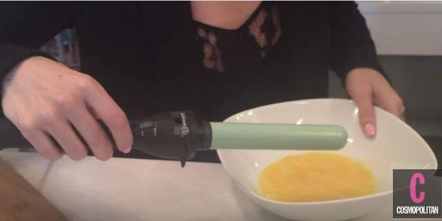 超衝擊實驗《拿捲髮器做蛋餅》突然有點反胃了...... 超衝擊實驗《拿捲髮器做蛋餅》突然有點反胃了......