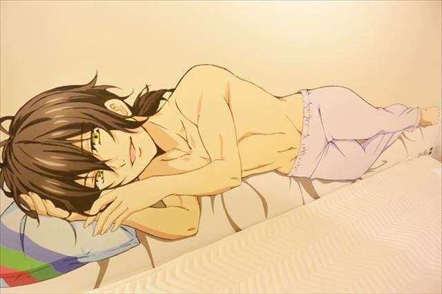 半裸陪睡《秋葉原女性向膠囊旅館》二次元帥哥陪你甜蜜入夢❤