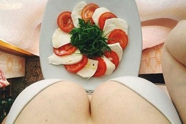 《美食與美乳你選哪道?》乳量滿到眼裡容不下其他東西啊啊啊(鼻血) 《美食與美乳你選哪道?》乳量滿到眼裡容不下其他東西啊啊啊(鼻血)