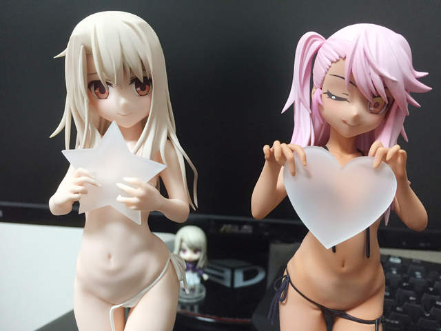 超健全公仔開箱《伊莉雅＋小黑泳裝組合》不怕死的勇者才敢擺出來……