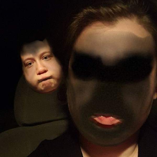 沒事別亂玩《手機畫面出現不明人臉》玩完後怒砍app了...... 沒事別亂玩《手機畫面出現不明人臉》玩完後怒砍app了......