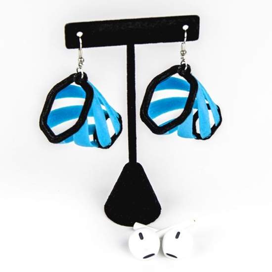 《AirPods防掉耳環》直接掛一個籃子在耳朵下面幫你接著XD