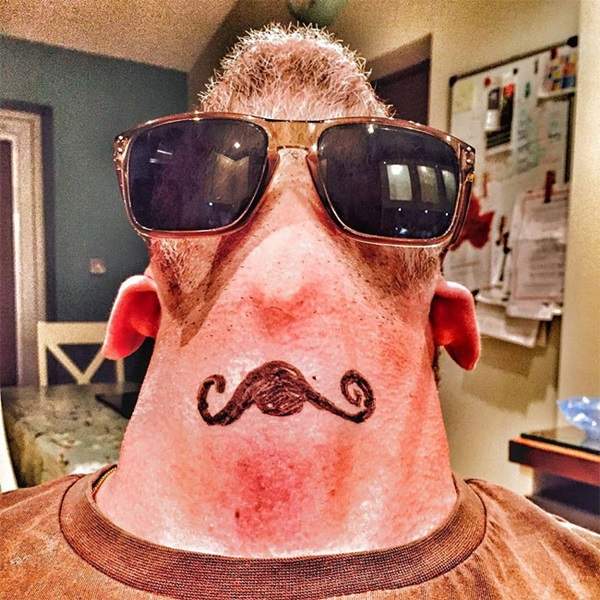 讓人略感不適的自拍流行《鬍子變頭髮》這不是小鬼大間諜裡的大拇哥嗎? 讓人略感不適的自拍流行《鬍子變頭髮》這不是小鬼大間諜裡的大拇哥嗎?