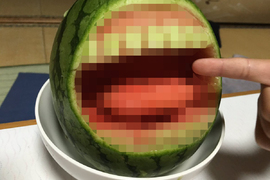 西瓜雕刻《食人西瓜》主婦們的玩心真是太恐怖啦ww 西瓜雕刻《食人西瓜》主婦們的玩心真是太恐怖啦ww