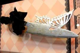 兼具美感與實用性的《蘿莉塔菜刀》根本是病嬌專用武器…… 兼具美感與實用性的《蘿莉塔菜刀》根本是病嬌專用武器……