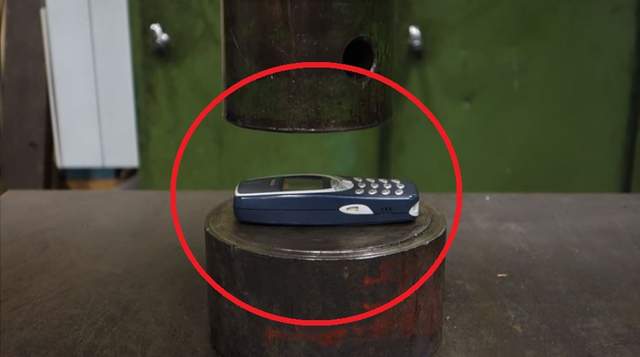 網友實驗《把Nokia 3310拿去壓碎》究竟不死神機的最終命運是？