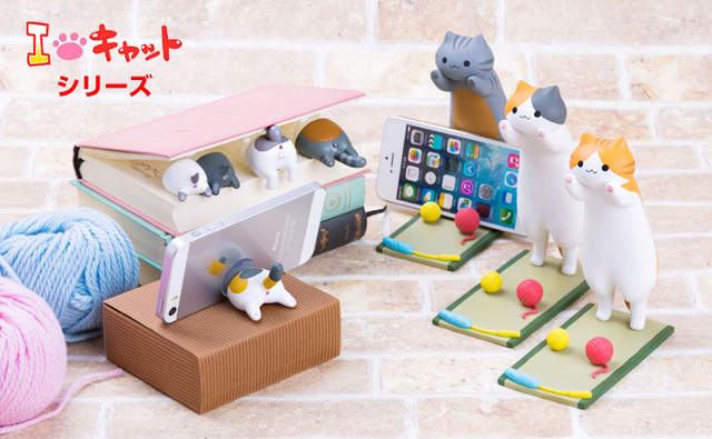 萌到犯規《貓咪手機架》站立款跟屁屁撐款兩款都好吸引人啊~ 萌到犯規《貓咪手機架》站立款跟屁屁撐款兩款都好吸引人啊~