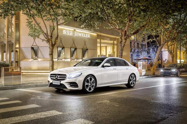 新世代《Mercedes-Benz E-Class L》這回可不只是長軸版喔
