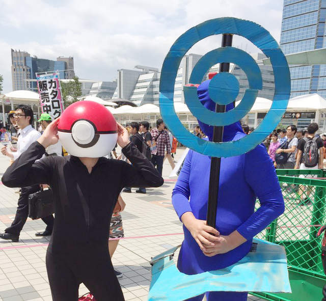 C90第一天《Pokemon Go搞怪COSPLAY》扮演補給站超有人氣…… C90第一天《Pokemon Go搞怪COSPLAY》扮演補給站超有人氣……
