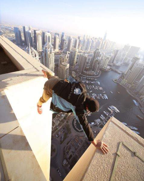 《喜歡高處的男人Oleg Cricket》只要一步沒踩好就掰掰了...