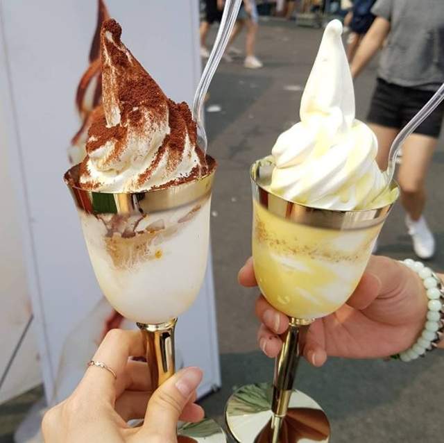弘大話題甜點《高腳杯提拉米蘇冰淇淋》直接乾一杯豪邁喝下~ 弘大話題甜點《高腳杯提拉米蘇冰淇淋》直接乾一杯豪邁喝下~