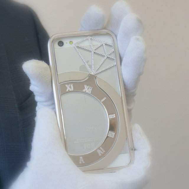 相撲轉播的《4百萬鑲鑽金手機殼》是真貨還是假貨?有那麼重要嗎…… 相撲轉播的《4百萬鑲鑽金手機殼》是真貨還是假貨?有那麼重要嗎……