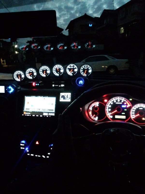 《將愛車駕駛座改造成戰鬥機的結果》發動手續愈麻煩愈浪漫嗎? 《將愛車駕駛座改造成戰鬥機的結果》發動手續愈麻煩愈浪漫嗎?