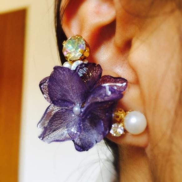 真花製作的《花朵耳環》讓你感受大自然的美 真花製作的《花朵耳環》讓你感受大自然的美