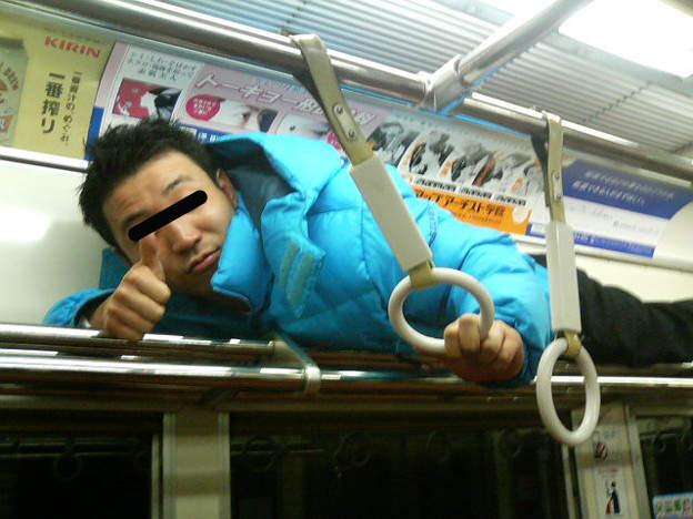 《爆滿車廂內最討厭的行為》原來還有比汗臭味更讓人受不了的事情嗎？