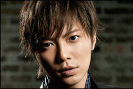 悲報《成宮寛貴退出演藝圈》遭設局陷入性向疑雲與吸毒風波 再也無法忍受… 悲報《成宮寛貴退出演藝圈》遭設局陷入性向疑雲與吸毒風波 再也無法忍受…