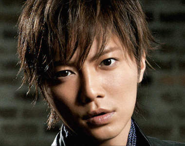 悲報《成宮寛貴退出演藝圈》遭設局陷入性向疑雲與吸毒風波 再也無法忍受… 悲報《成宮寛貴退出演藝圈》遭設局陷入性向疑雲與吸毒風波 再也無法忍受…