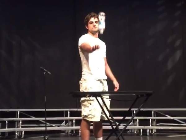 《超樸素丟寶特瓶特技》意外的一丟成傳奇還變成國民流行挑戰