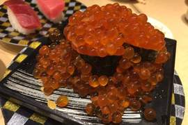 《超載的鮭魚卵壽司》完全超越菜單圖片的超強攻擊力(已倒) 《超載的鮭魚卵壽司》完全超越菜單圖片的超強攻擊力(已倒)