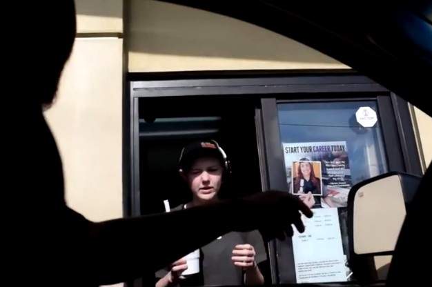 《得來速惡作劇》店員的報復來得又快又狠... Σ( ° △ °|||)︴  