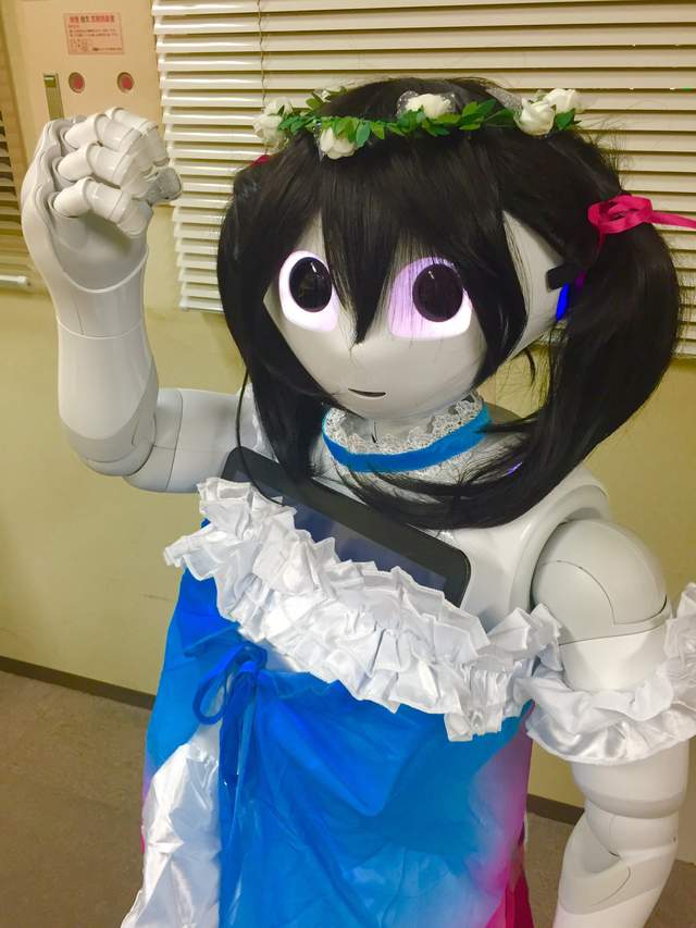 Pepper機器人扮裝《LoveLive Cosplay演唱會》意境太深奧了萌得起來嗎…… Pepper機器人扮裝《LoveLive Cosplay演唱會》意境太深奧了萌得起來嗎……