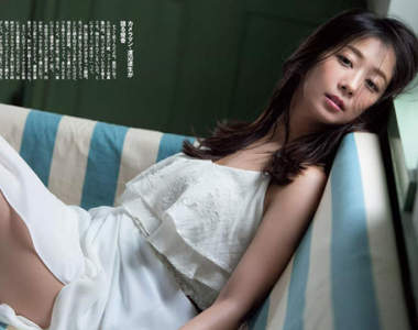 《人妻優香》90年代寫真女神最新出爐的知性美寫真 《人妻優香》90年代寫真女神最新出爐的知性美寫真