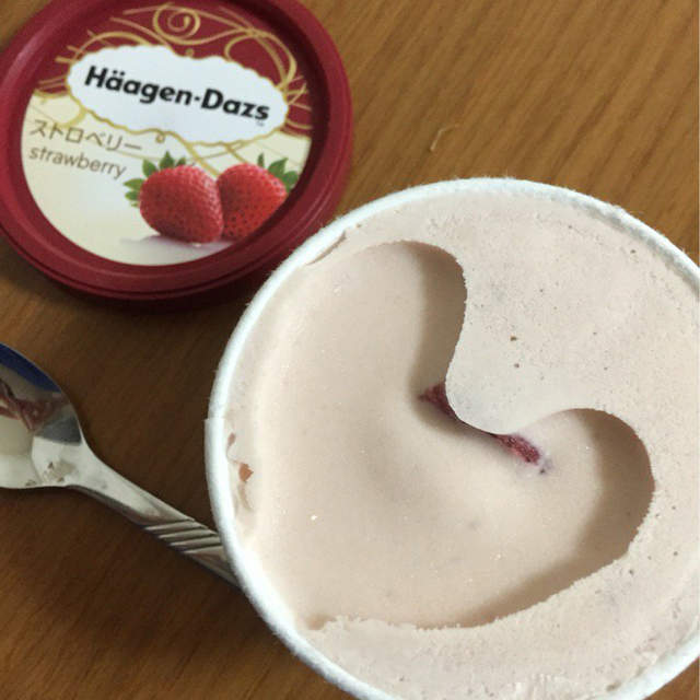 《哈根達斯的蓋中祕密》開蓋後的愛心凹洞也預告著幸福的到來？