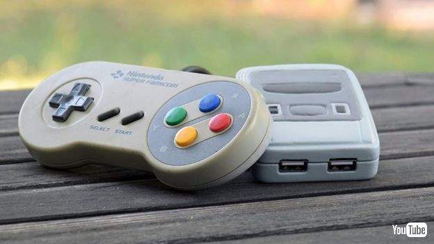 真的可以玩《全世界最小的超任遊戲機》甚至比手把還要小（驚）