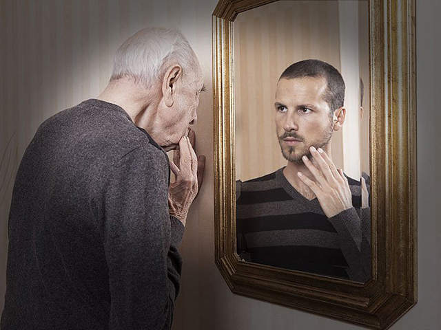 《覺得自己老了的瞬間》閃過念頭的當下不由得嘆了一口氣 《覺得自己老了的瞬間》閃過念頭的當下不由得嘆了一口氣