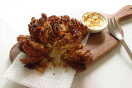 快速料理《酥炸洋蔥花》只要15分鐘就能輕鬆搞定 快速料理《酥炸洋蔥花》只要15分鐘就能輕鬆搞定