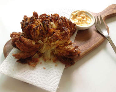 快速料理《酥炸洋蔥花》只要15分鐘就能輕鬆搞定 快速料理《酥炸洋蔥花》只要15分鐘就能輕鬆搞定
