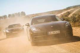 新世代《Porsche Panamera》自己的間諜照自己拍? 新世代《Porsche Panamera》自己的間諜照自己拍?