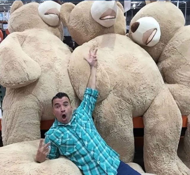 《孫女與她的巨大泰迪熊》外公的溫馨禮物讓網友瘋狂 - 圖片3
