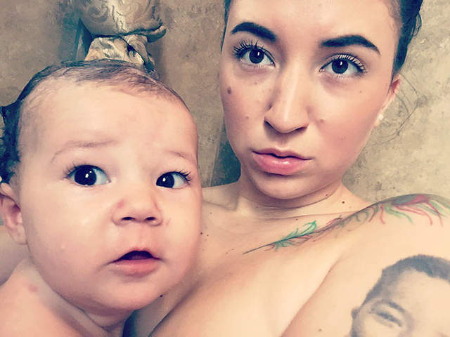 《孫女與她的巨大泰迪熊》外公的溫馨禮物讓網友瘋狂 - 圖片2 《孫女與她的巨大泰迪熊》外公的溫馨禮物讓網友瘋狂 - 圖片2