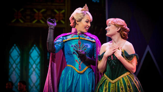 《冰雪奇緣真人LIVE》全場 這歡樂的雪寶我不行了(憋笑)  《冰雪奇緣真人LIVE》全場 這歡樂的雪寶我不行了(憋笑)