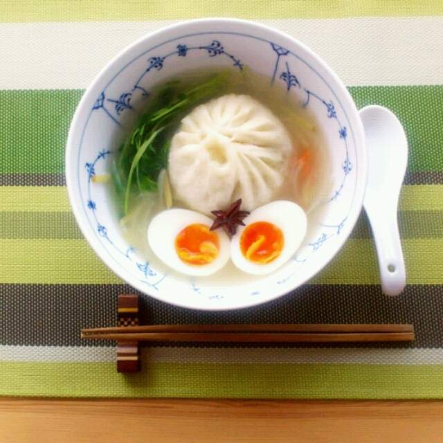 《湯肉包》沖泡後也很美味的包子料裡 《湯肉包》沖泡後也很美味的包子料裡