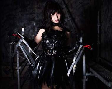 《HORROR美少女》剪刀手愛德華一股懶洋洋的樣子既病態又可愛 《HORROR美少女》剪刀手愛德華一股懶洋洋的樣子既病態又可愛