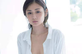 《G罩杯的手掌胸罩》片山萌美人魚寫真集再一次挑戰性感極限 《G罩杯的手掌胸罩》片山萌美人魚寫真集再一次挑戰性感極限
