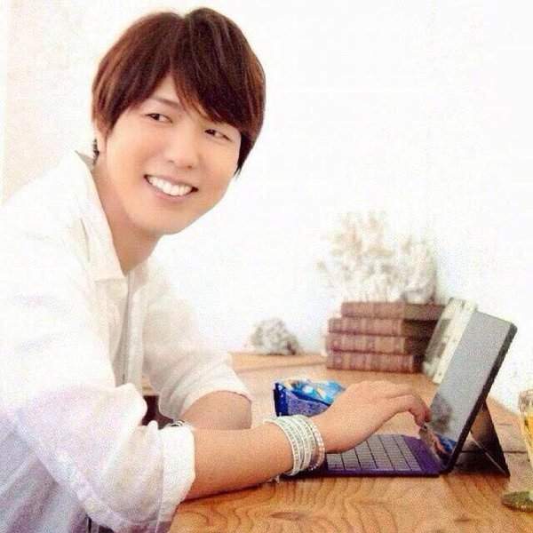 声优《神谷浩史》与圣哥传漫画家《中村光》结