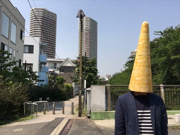 《玉米脆酥角放大看看會怎樣》用交通錐做出巨大日本金牛角的勇者出現惹 《玉米脆酥角放大看看會怎樣》用交通錐做出巨大日本金牛角的勇者出現惹