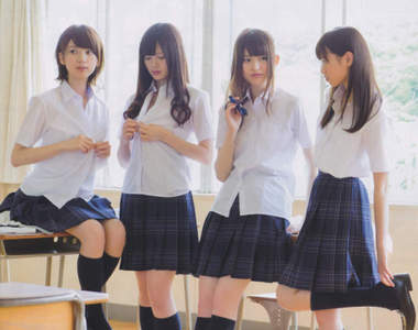《日本女高中生制服發展史》泡泡襪和109辣妹妝變成難以理解的時尚… 《日本女高中生制服發展史》泡泡襪和109辣妹妝變成難以理解的時尚…