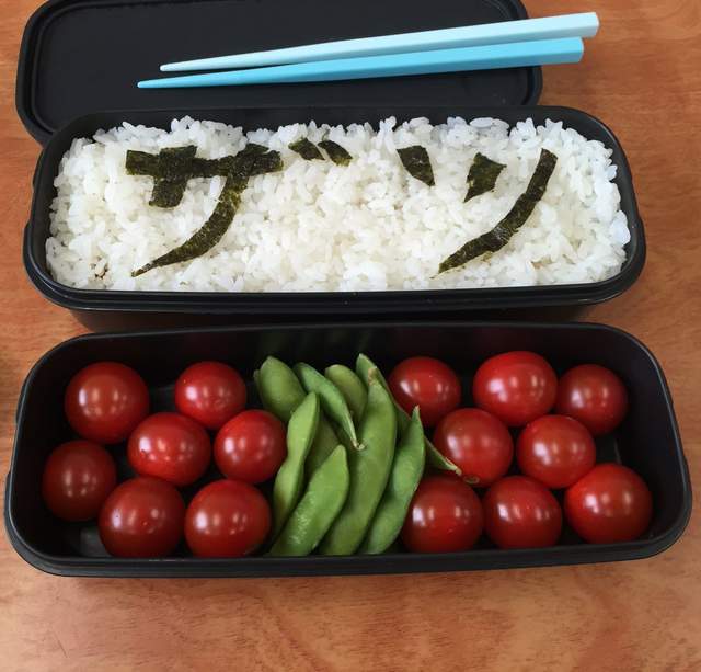 《媽媽的豪邁料理》拎老木每天伺候你們也是很辛苦的好嗎(插腰) 《媽媽的豪邁料理》拎老木每天伺候你們也是很辛苦的好嗎(插腰)