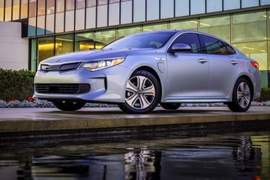《Kia Optima Plug-in Hybrid》插電身手更持久 《Kia Optima Plug-in Hybrid》插電身手更持久