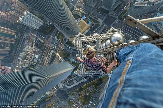 少年《從400公尺高處拍下的景象》很壯觀但是他們也被警察抓走了www