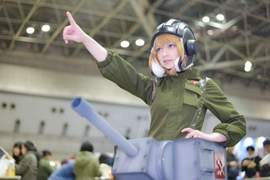 動畫展爆紅的《俄羅斯戰車COSER》戰車裡面的模樣很讓人在意…… 動畫展爆紅的《俄羅斯戰車COSER》戰車裡面的模樣很讓人在意……